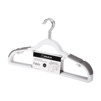 Set of plastic hangers with anti-slip surface PABLO 5 pieces 11963